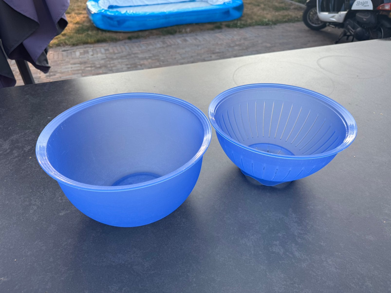 Tupperware mengkom & vergiet blauw – set – nette staat, Gebruikt, Blauw, Ophalen of Verzenden, Bak of Kom