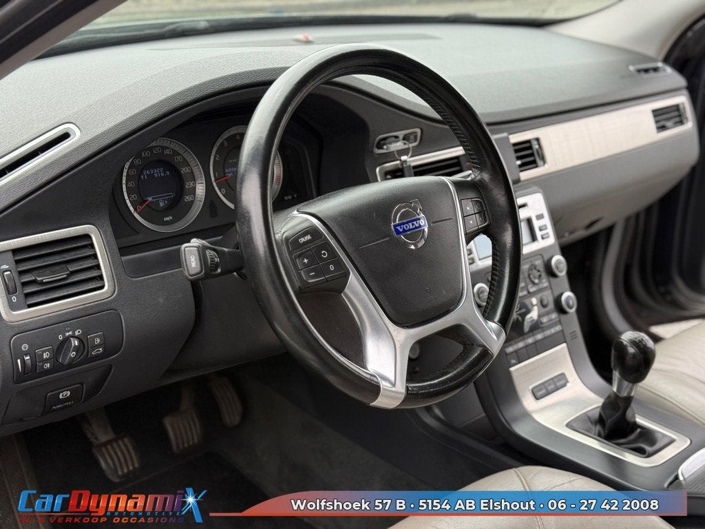 Volvo V70 2.5FT Summum | LPG-G3 | Nwe Kopp. | APK'27 | Leder, Voorwielaandrijving, Gebruikt, Beige, Overige brandstoffen