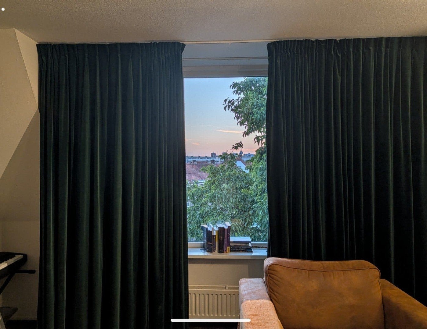 Donkergroene geplooide gordijnen (450x235cm), Huis en Inrichting, Plooiafwerking, Gebruikt, Ophalen of Verzenden, Gordijn