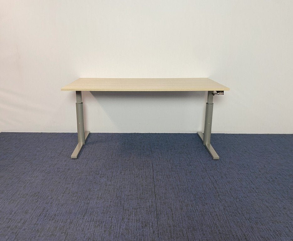 6 x Bureau Gispen (slinger), licht eiken blad, 160 x 80 cm.