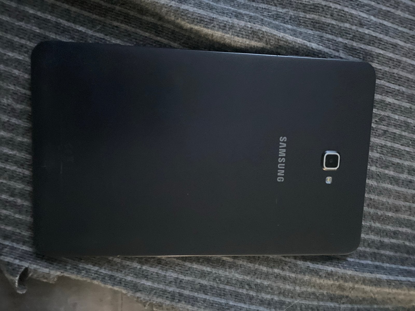 Foto 3 van Samsung Galaxy Tab A (2016) 7 inch Wi-Fi 8GB Zwart