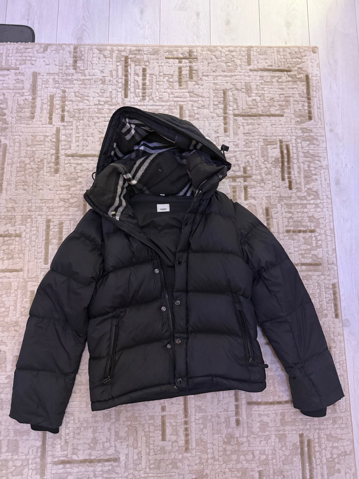 Burberry Puffer Jacket - Zwart met afneembare mouwen-Maat M, Ophalen of Verzenden, Zo goed als nieuw, Zwart