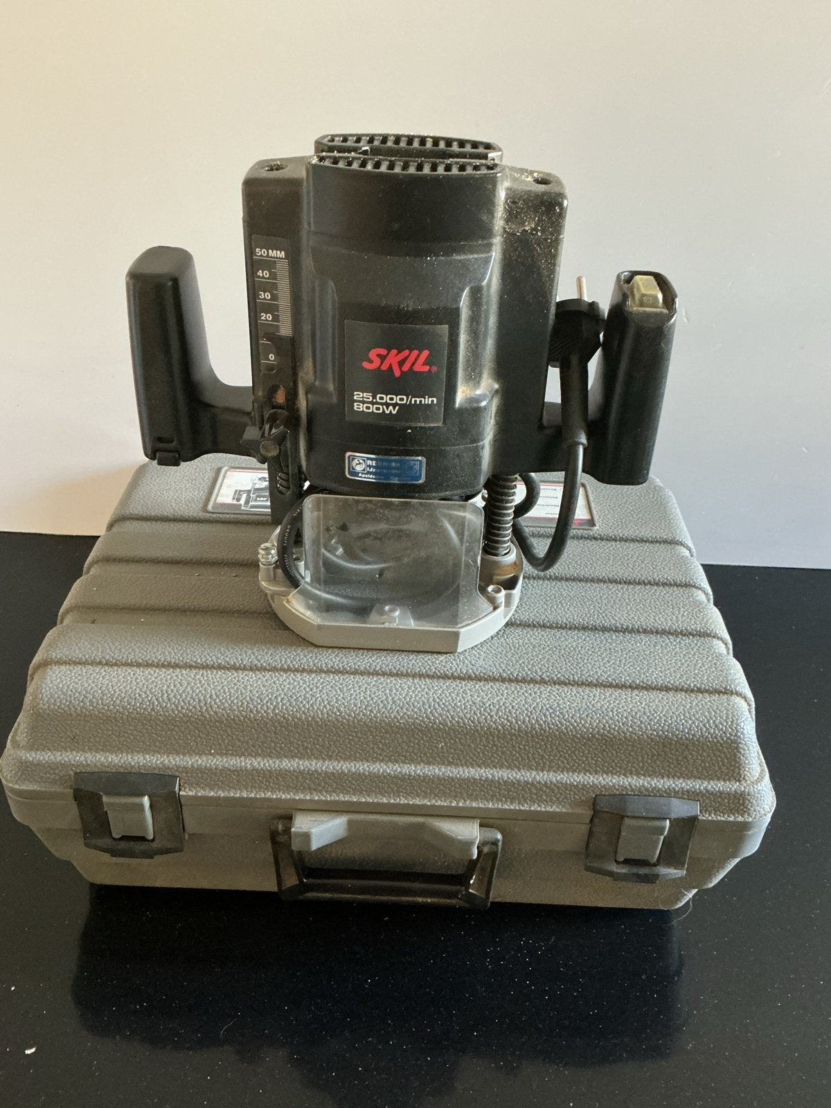 SKIL Bovenfrees 1835 800W met accessoires en koffer, Ophalen of Verzenden, Gebruikt, Elektrisch, Bovenfrees