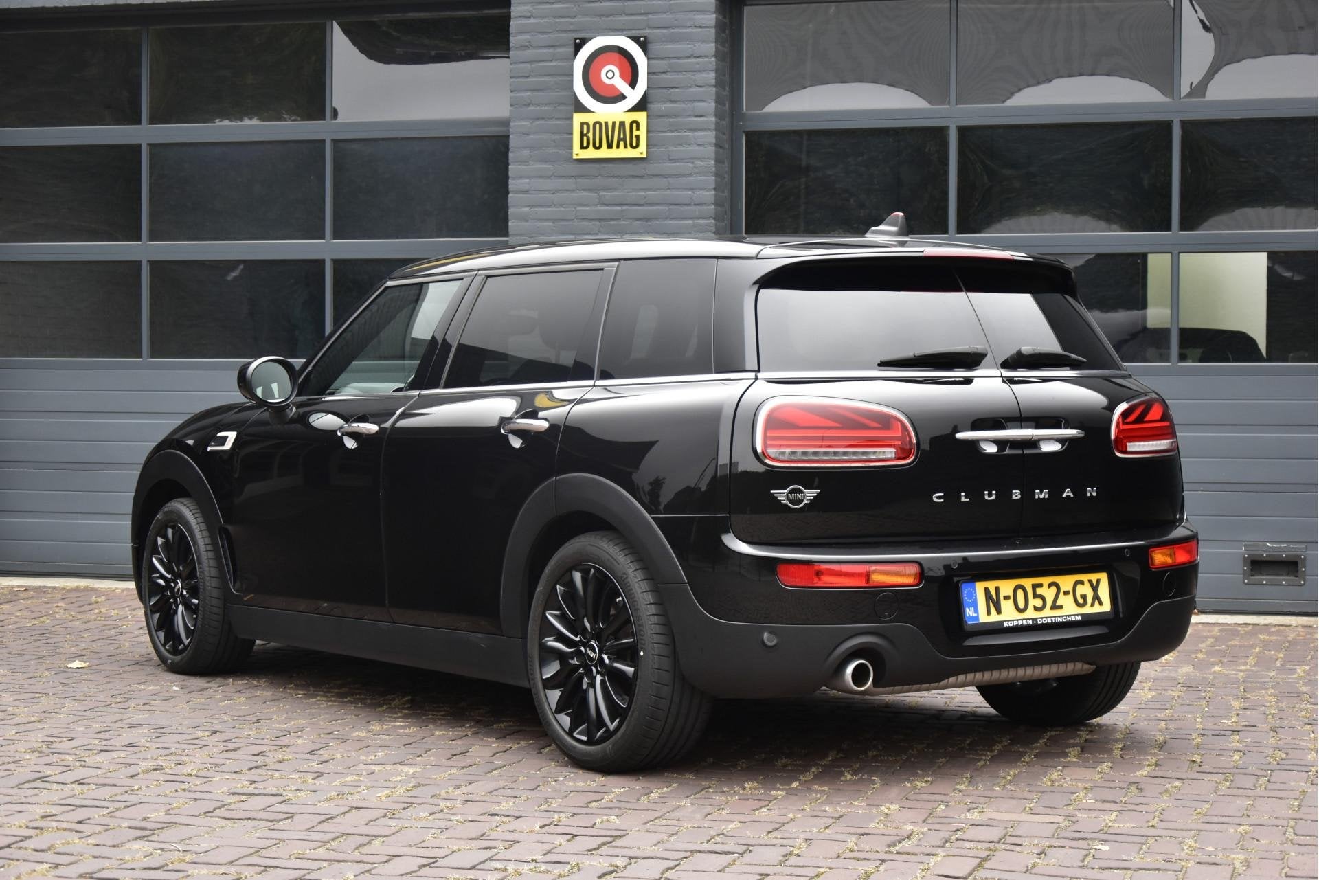 MINI Clubman Mini 1.5 Cooper Business Edition Automaat, Auto's, Mini, 12 maanden, 136 pk, Gebruikt, Leder en Stof