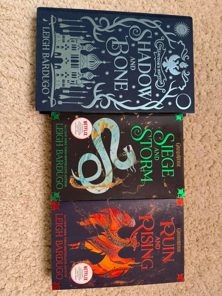 Shadow And Bone trilogy, Ophalen of Verzenden, Zo goed als nieuw