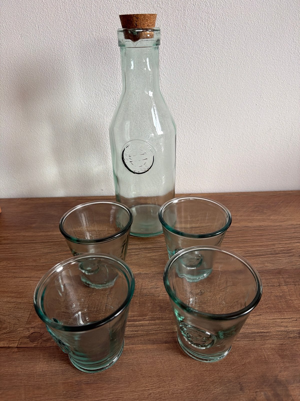 Glazen karaf met 4 gerecyclede glazen, Groen, Ophalen of Verzenden, Zo goed als nieuw, Modern