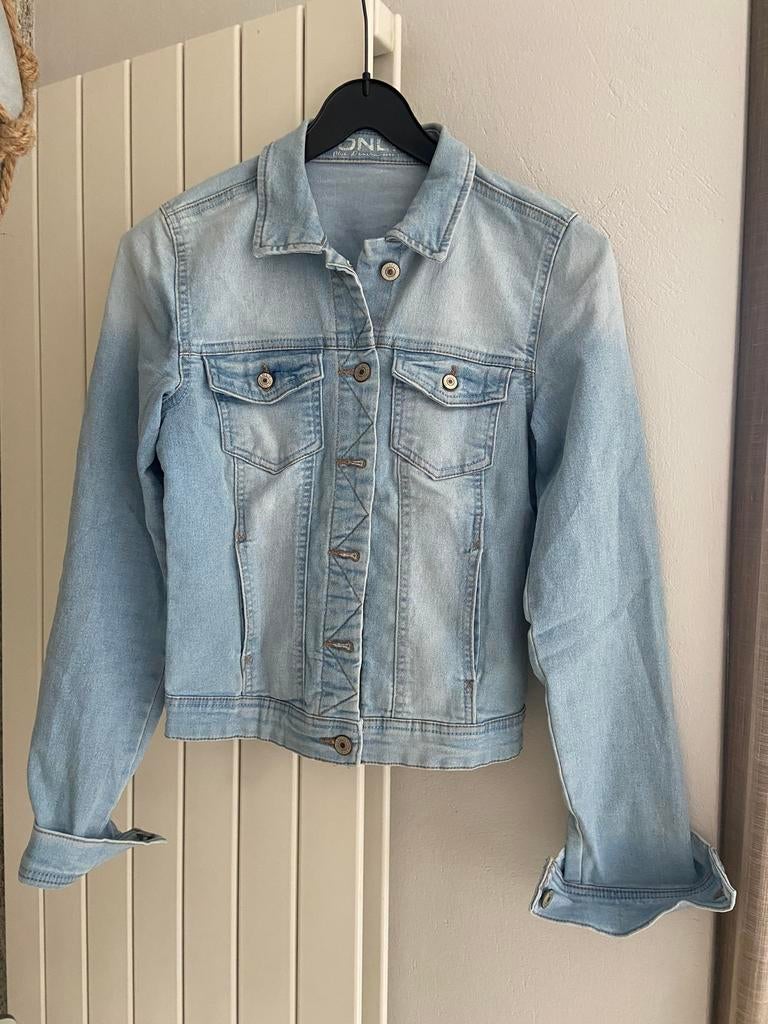 Spijkerjasje maat 34., Blauw, Ophalen of Verzenden, Zo goed als nieuw, Jasje