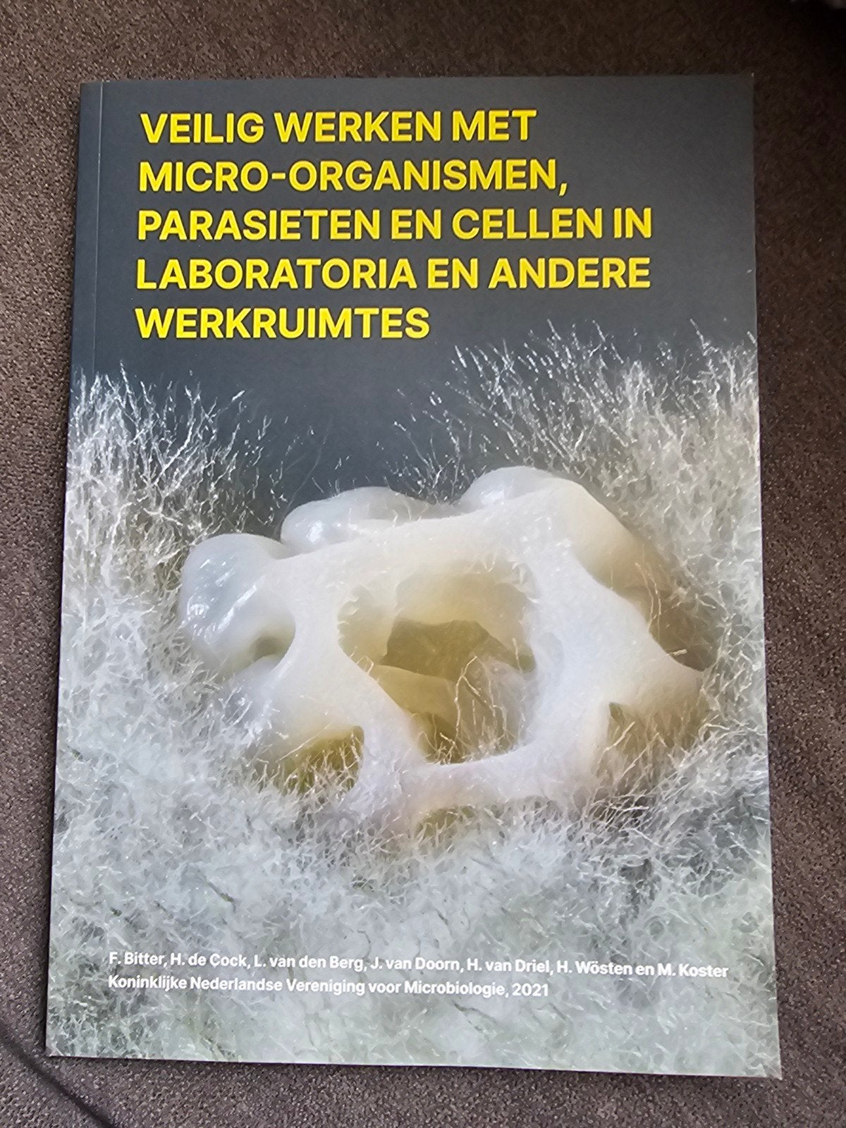 Nieuw studieboek: Veilig werken met micro-organismen, Ophalen of Verzenden
