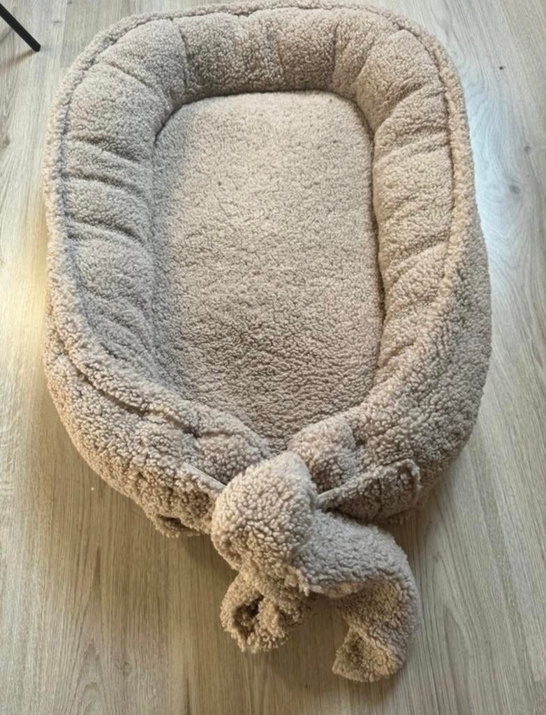 Teddy babynestje met strik, Ophalen of Verzenden, Zo goed als nieuw, Overige typen