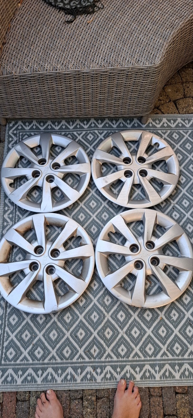 Kia Rio wieldoppen met lichte beschadigingen, Ophalen, Gebruikt