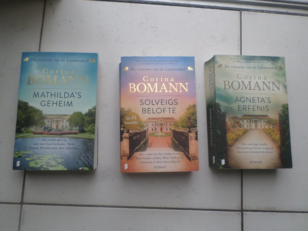 Complete serie DE VROUWEN VAN DE LEEUWENHOF  v Corina BOMANN, Boeken, Romans, Ophalen of Verzenden, Gelezen, Corina Bomann