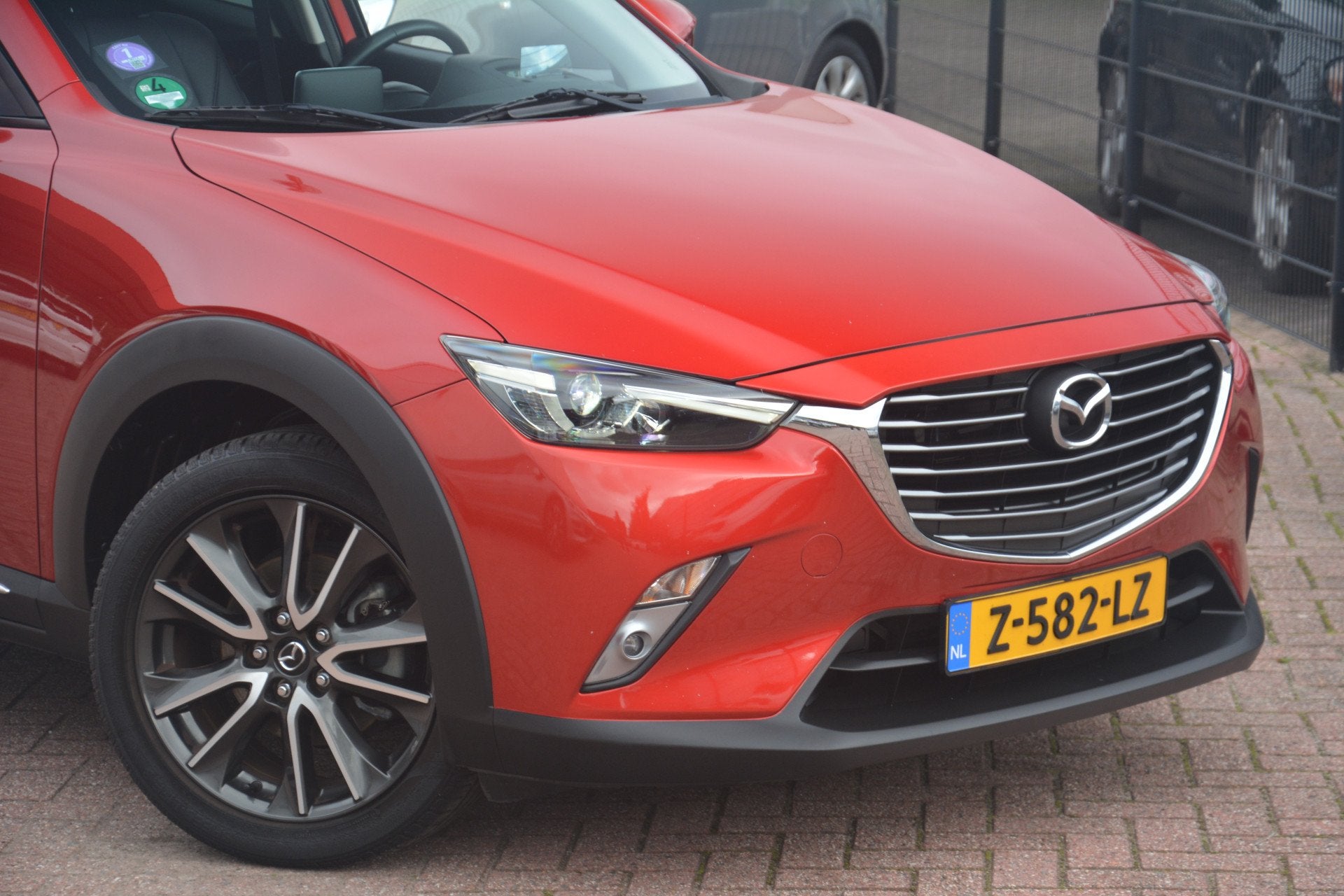 Foto 3 van Mazda CX-3 2.0 SkyActiv-G 120 SkyLease GT | Navigatie | Leer