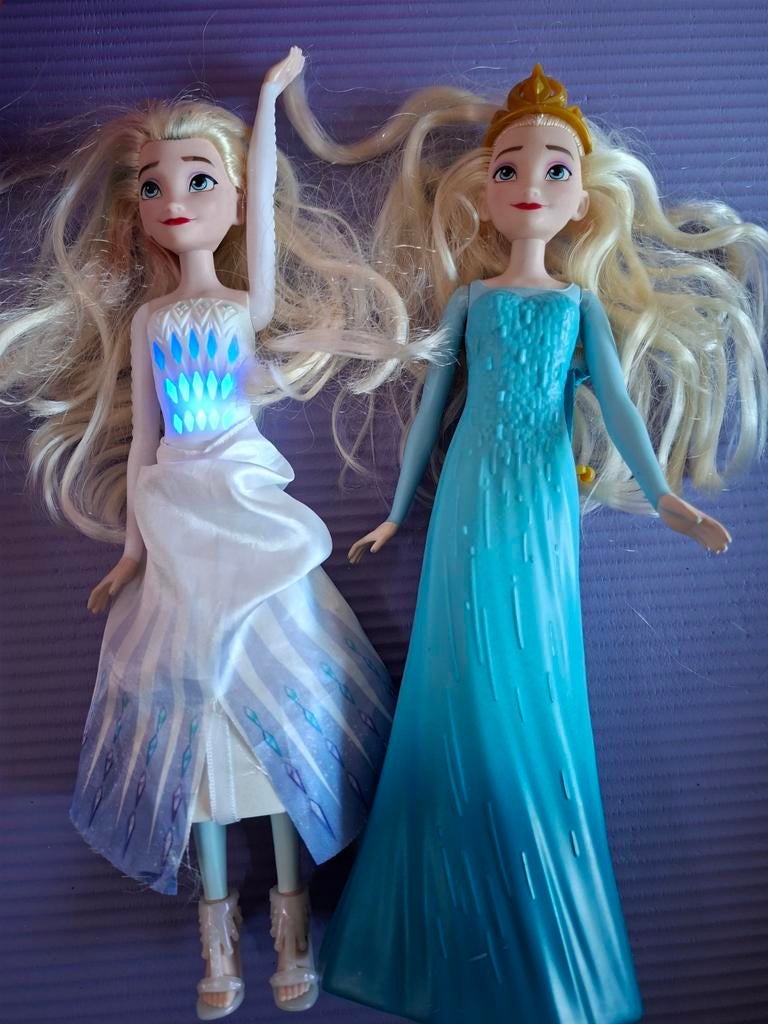 Twee Elsa poppen, Ophalen of Verzenden, Gebruikt