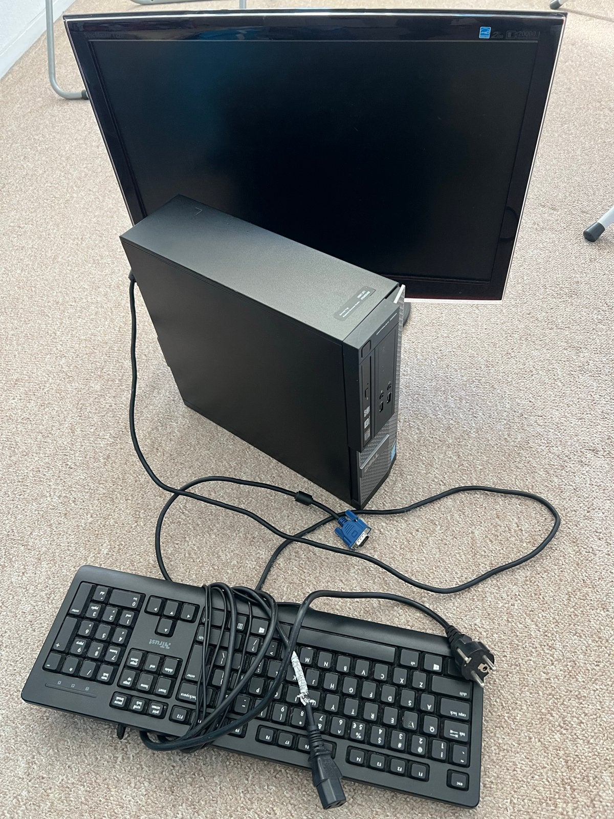 Dell Optiplex 3020 Desktop PC met Monitor en Toetsenbord, Computers en Software, Desktop Pc's, Gebruikt, Onbekend, Minder dan 4 GB