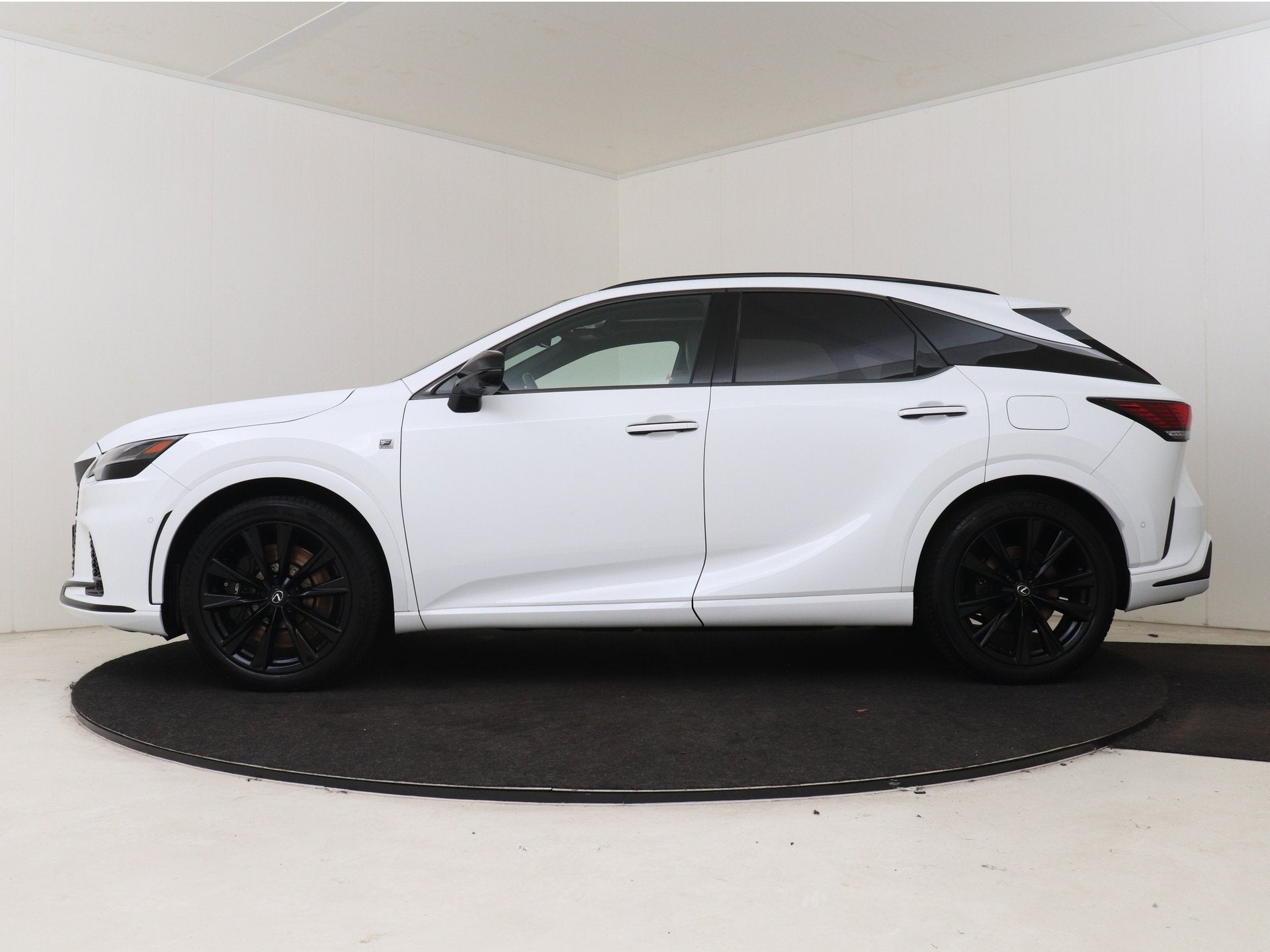 Lexus RX 500h F Sport Line | Dealer onderhouden | Mark Levin, Auto's, Automaat, Gebruikt, 138 €/maand, Wit