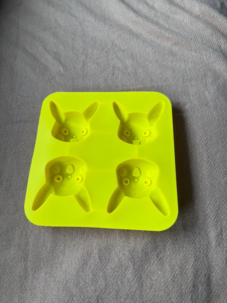 Pikachu pokemon bakvorm mold bonbons chocola cake desserts, Ophalen of Verzenden, Zo goed als nieuw, Taarten of Cupcakes, Bakvorm