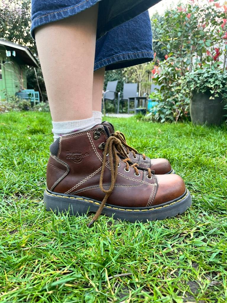 Vintage Dr Martens, Bruin, Overige typen, Ophalen of Verzenden, Gedragen