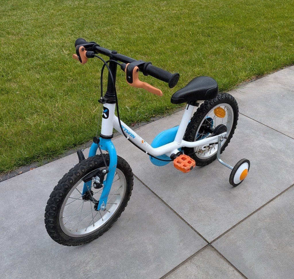 Kinderfiets BTwin met zijwieltjes 14", Fietsen en Brommers, Fietsen | Kinderfietsjes, Ophalen, Zijwieltjes, Gebruikt, Velgrem
