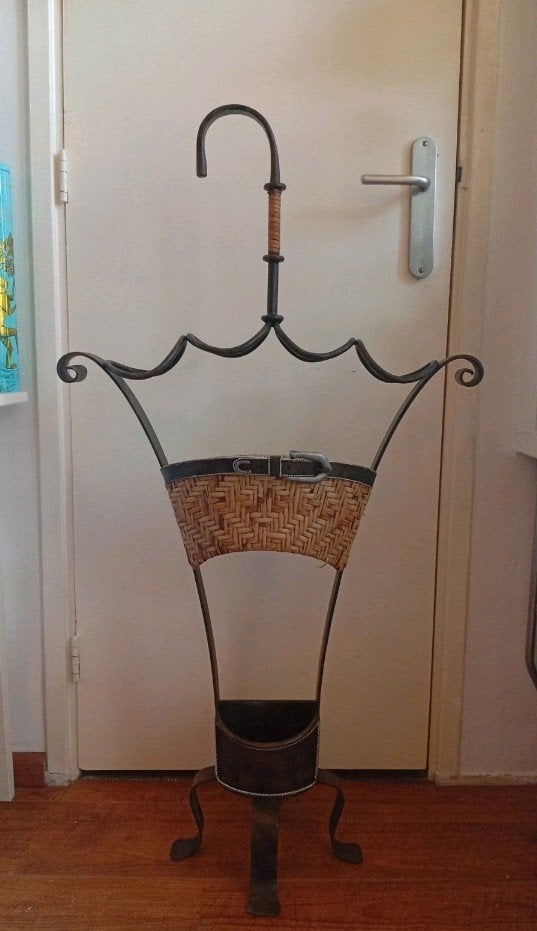Vintage Paraplustandaard – Mid-Century Smeedijzer & Rotan., Ophalen