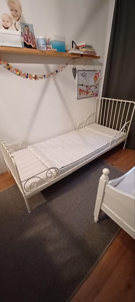 Wit metalen meegroei kinderbed met matras, Gebruikt, 70 tot 85 cm, Ophalen of Verzenden, Matras