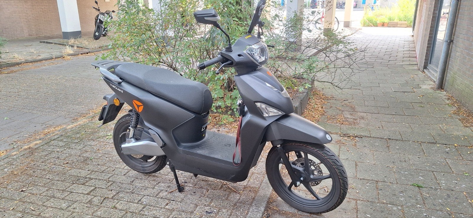 Yadea VoltGuard uit 2025 - Goed onderhouden, Fietsen en Brommers, Snorfietsen en Snorscooters, Ophalen of Verzenden, Gebruikt