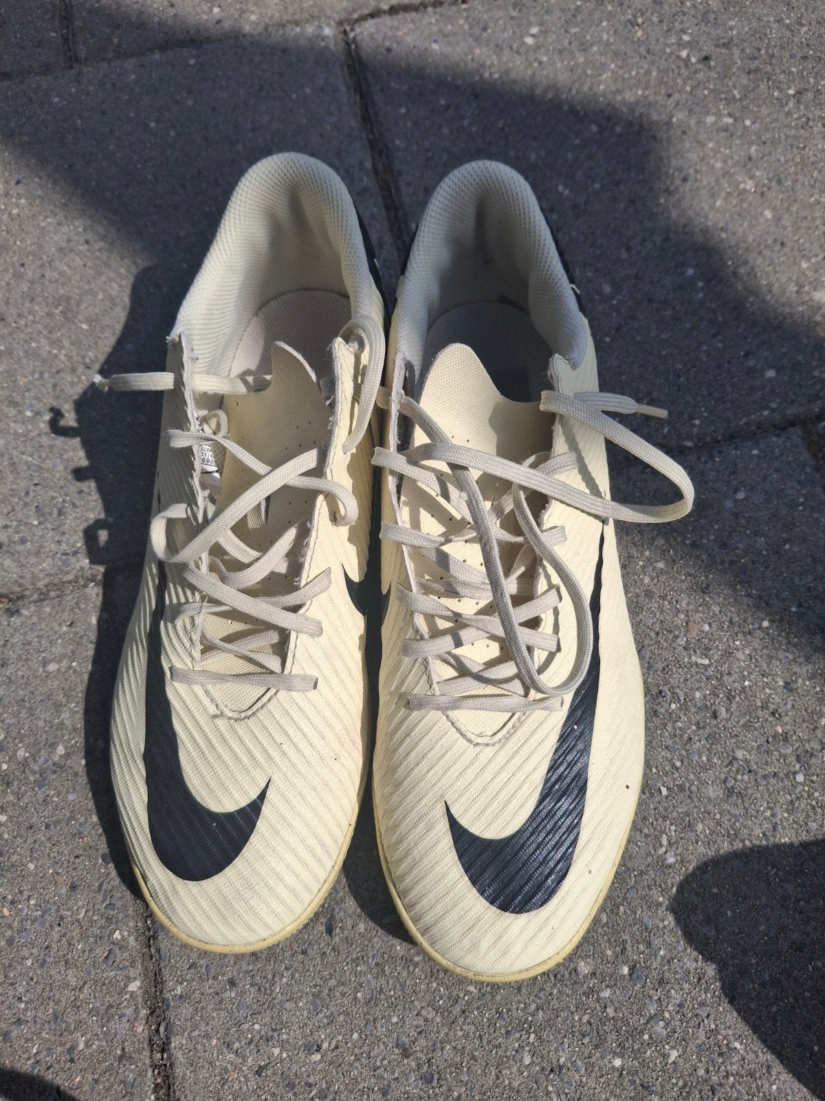 nike zaalvoetbalschoenen maat 42, Maat XS of kleiner, Ophalen of Verzenden, Schoenen
