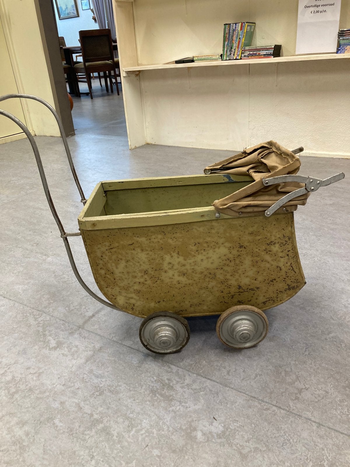 Oude poppenwagen, Ophalen