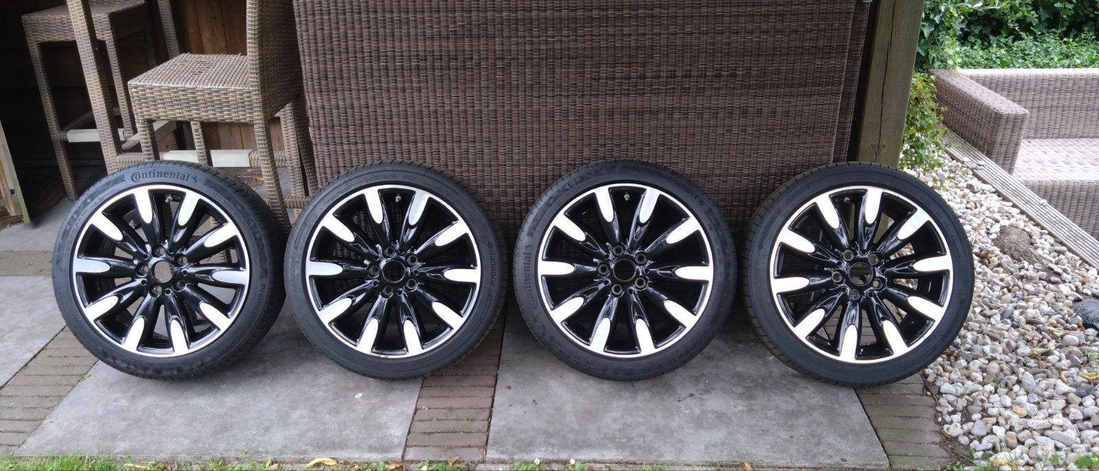 Mini Cooper SE Velgen R17 met twee nieuwe banden, Ophalen