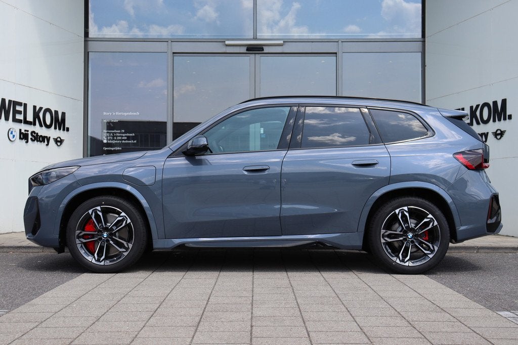 BMW X1 xDrive25e M Sport Automaat / Panoramadak / Trekhaak /, Auto's, BMW, Zwart, Metallic lak, Bedrijf, Hybride Elektrisch/Benzine