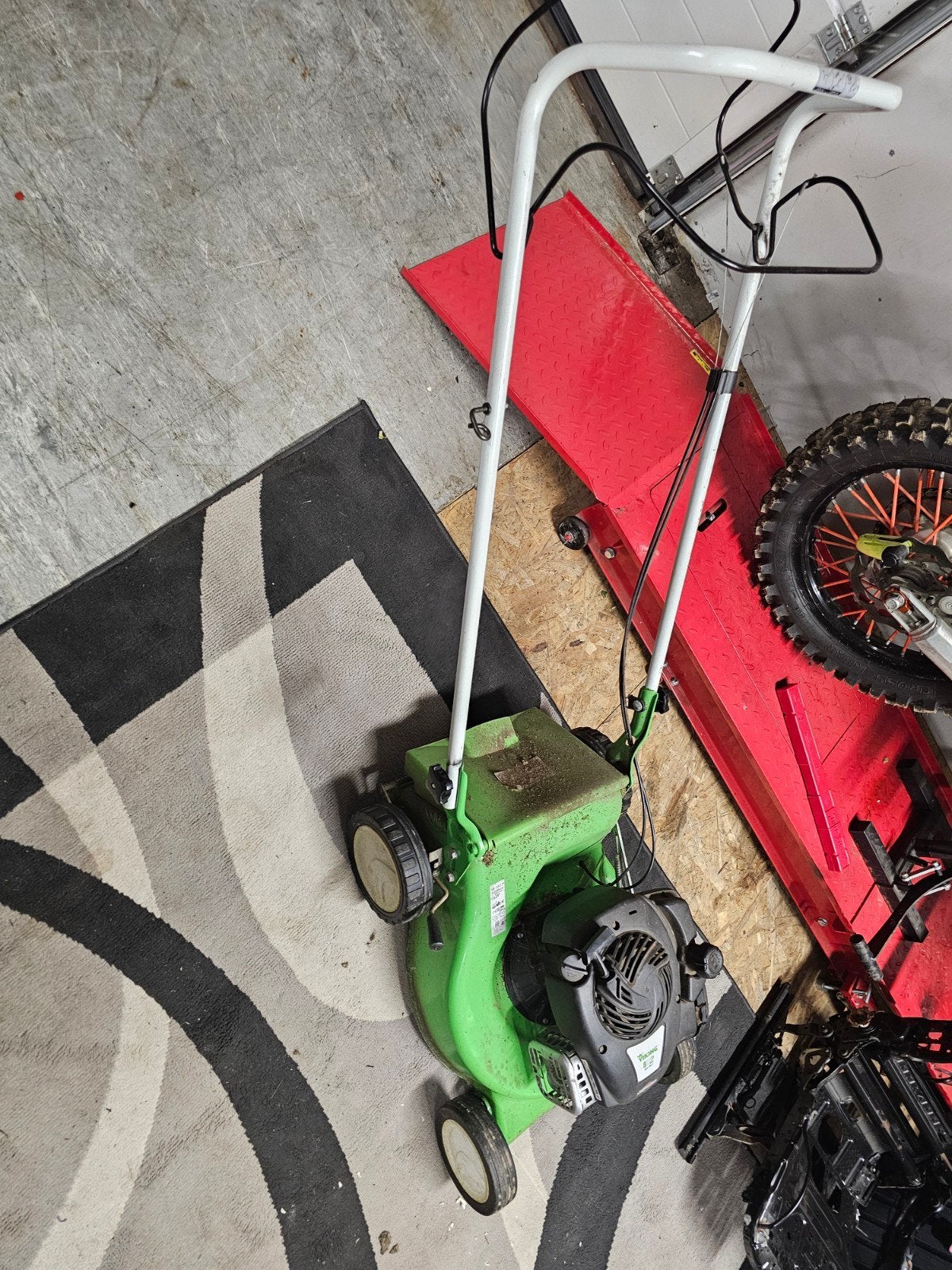 Viking grasmaaier benzine, Tuin en Terras, Grasmaaiers, Cirkelmaaier, Ophalen, Zo goed als nieuw, Viking