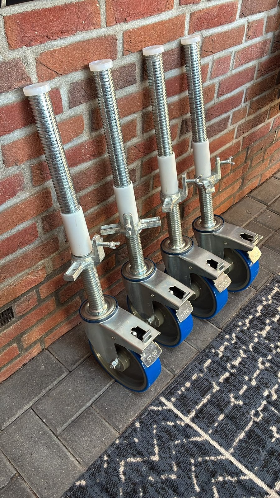 4 Nieuwe dubbel geremde steigerwielen, Ophalen, Nieuw, Rolsteiger of Kamersteiger