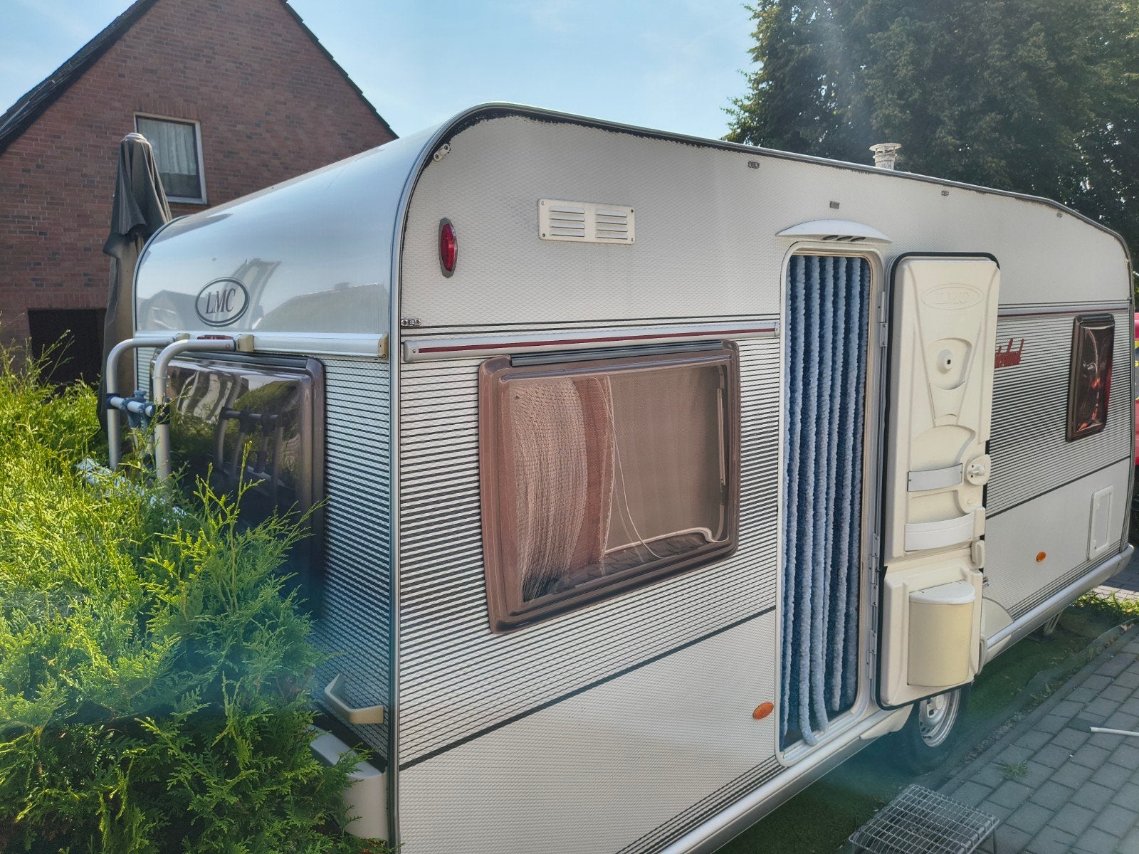 LMC 490K1 Caravan met Rondzit, Vast Bed en Mover, Vast bed, Rondzit, Particulier, Koelkast