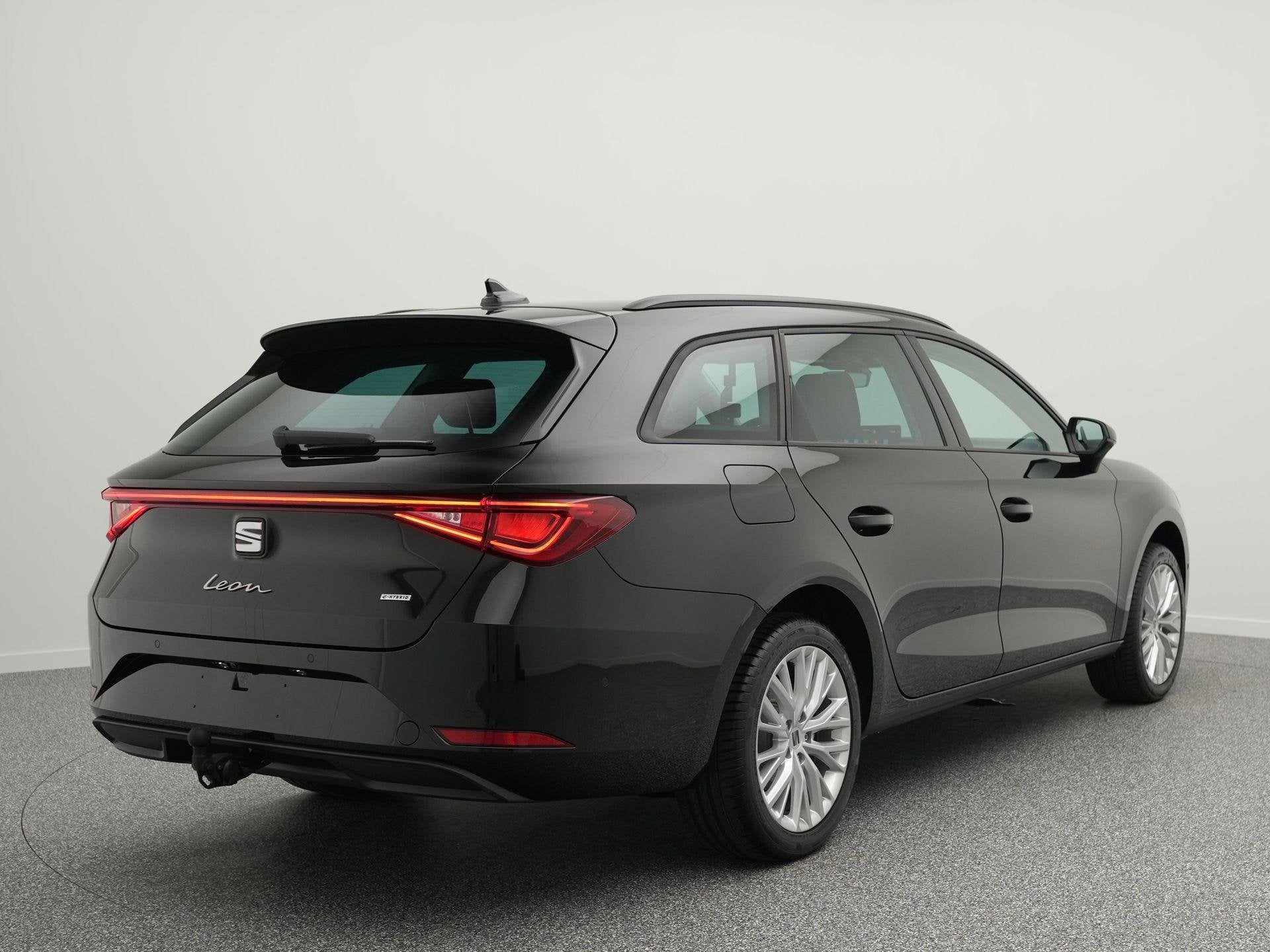 SEAT Leon Sportstourer Style Business Intense 1.5 TSI eHybri, Auto's, Stof, 4 cilinders, Zwart, Origineel Nederlands