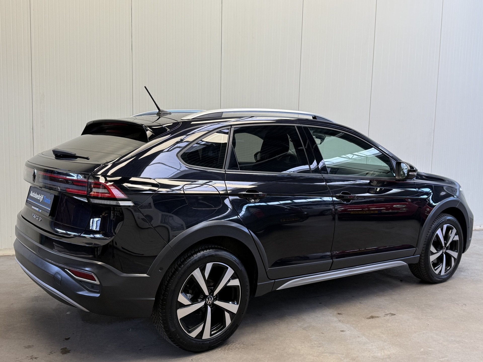 Volkswagen Taigo 1.0 TSI Style AIRCO/ECC-NAVI by CARPLAY-CAM, Auto's, Gebruikt, Leder en Stof, Zwart, Origineel Nederlands