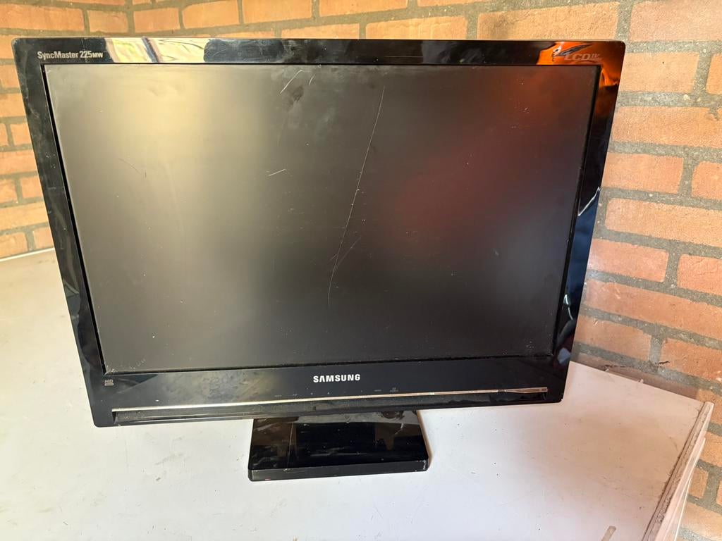 2 monitors, 50 Hz, Zo goed als nieuw, 100 cm of meer, Ophalen