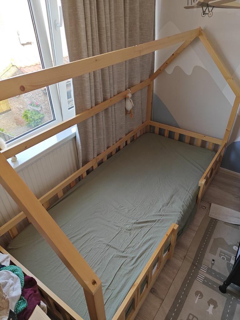 Kinderbed + matras (jysk) 90*200 weinig gebruikt, Huis en Inrichting, Slaapkamer | Stapelbedden en Hoogslapers, Ophalen, Eenpersoons