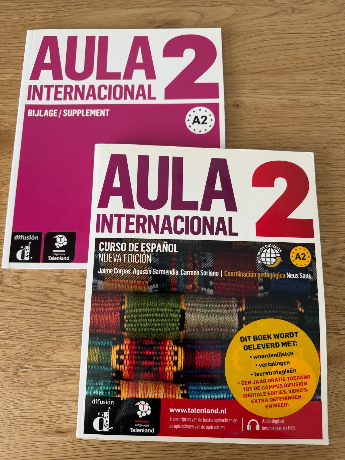 AULA Internacional 2 Spaans leerboek + supplementen A2, Boeken, Ophalen of Verzenden, Zo goed als nieuw, Non-fictie