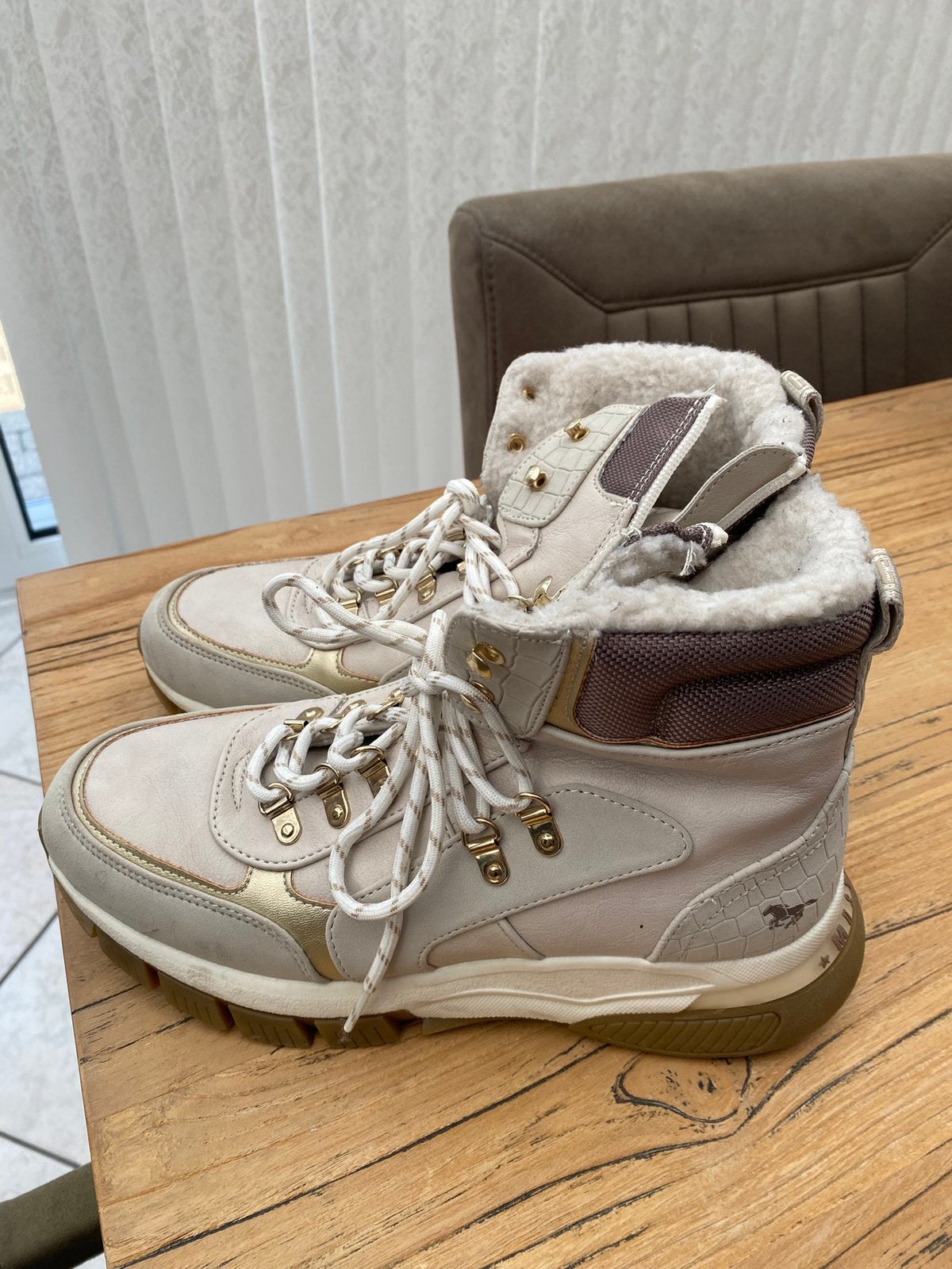 Mustang schoenen, Kleding | Dames, Schoenen, Ophalen, Zo goed als nieuw, Sneakers of Gympen