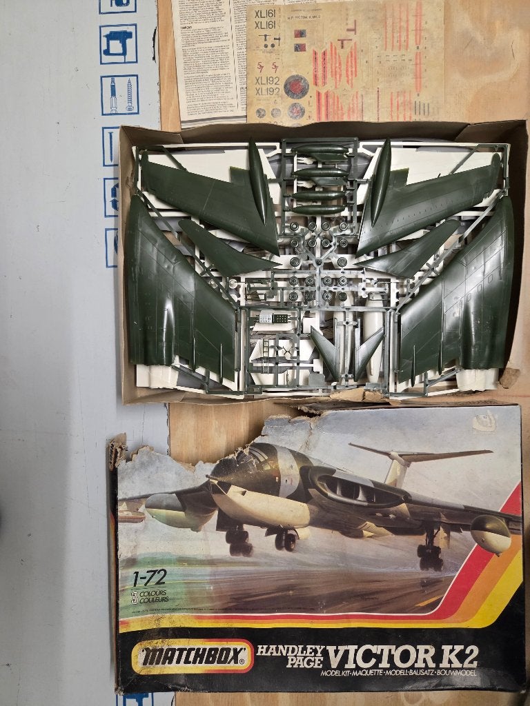 Bouwmodel Matchbox Victor, Hobby en Vrije tijd, Modelbouw | Vliegtuigen en Helikopters, Overige merken, 1:72 tot 1:144, Gebruikt