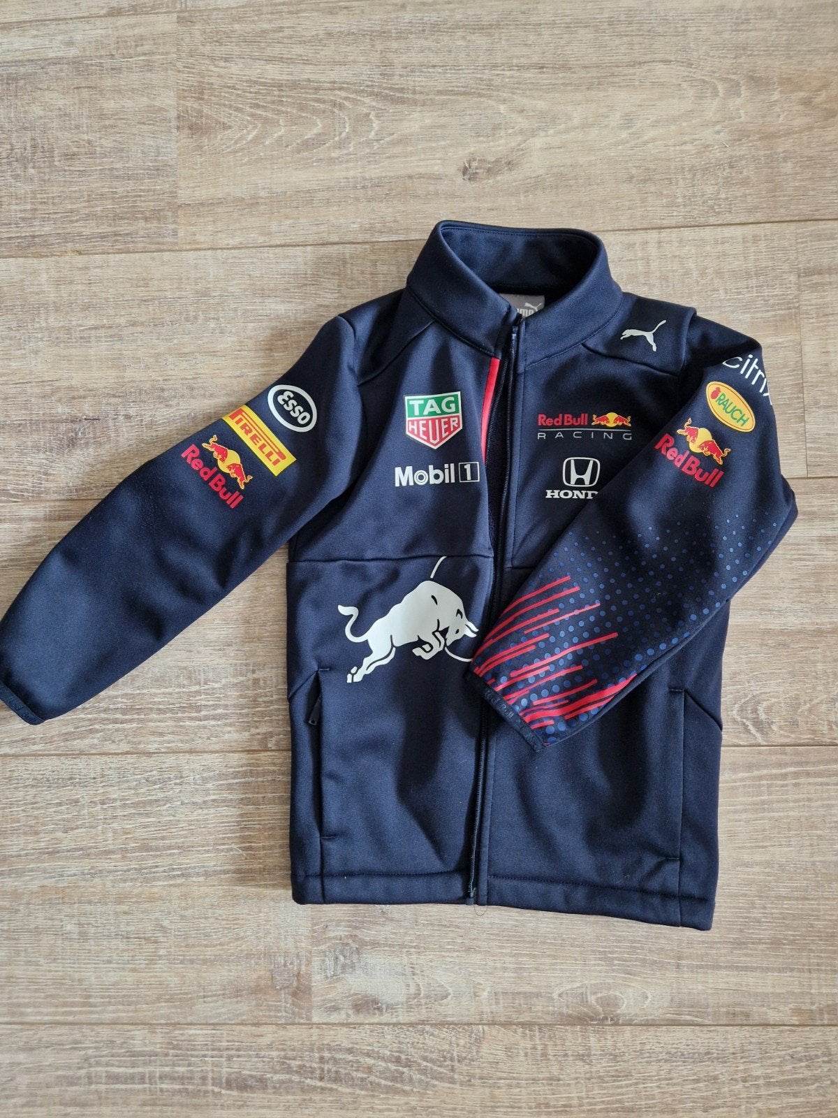 Officiële Red Bull/Puma softshell jack, maat 104, Gebruikt, Jongen of Meisje, Puma, Ophalen of Verzenden