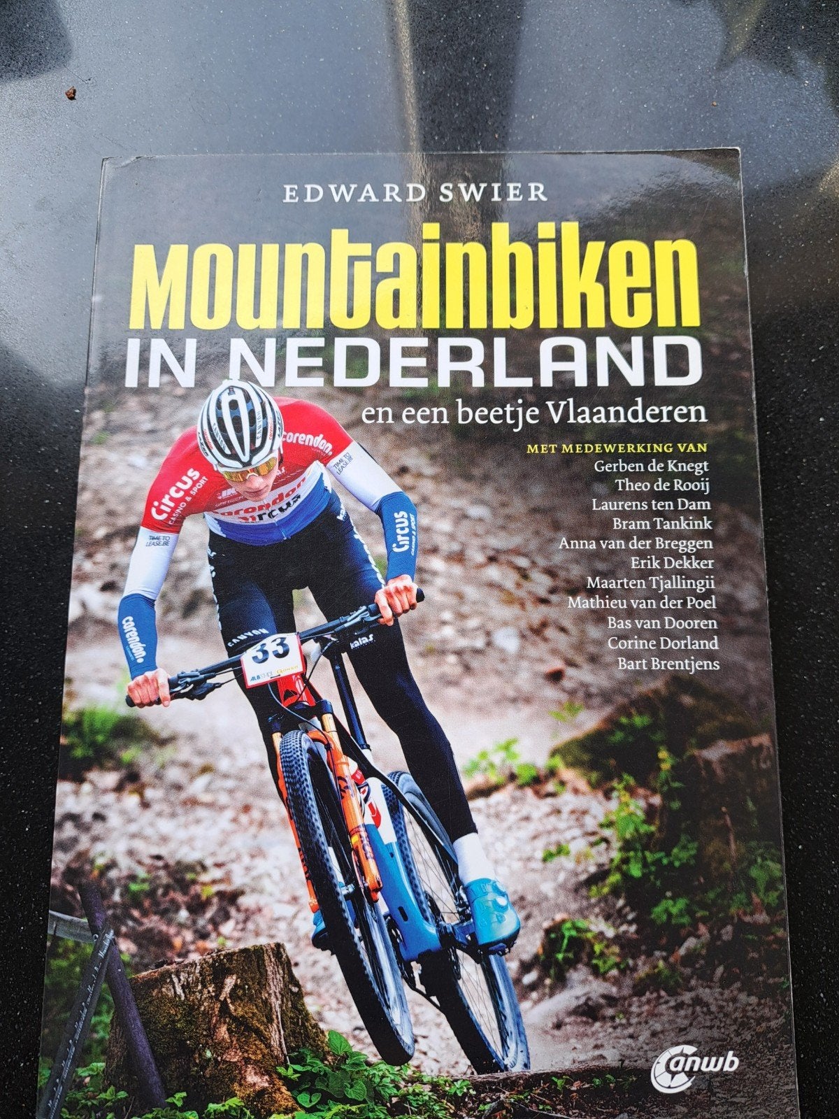 Mountainbiken in Nederland en een beetje Vlaanderen, Ophalen of Verzenden, Zo goed als nieuw, Edward Swier, Lopen en Fietsen