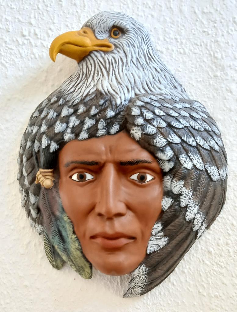 Indianen hoofd met arend om op te hangen., Verzamelen, Ophalen of Verzenden, Zo goed als nieuw, Mens