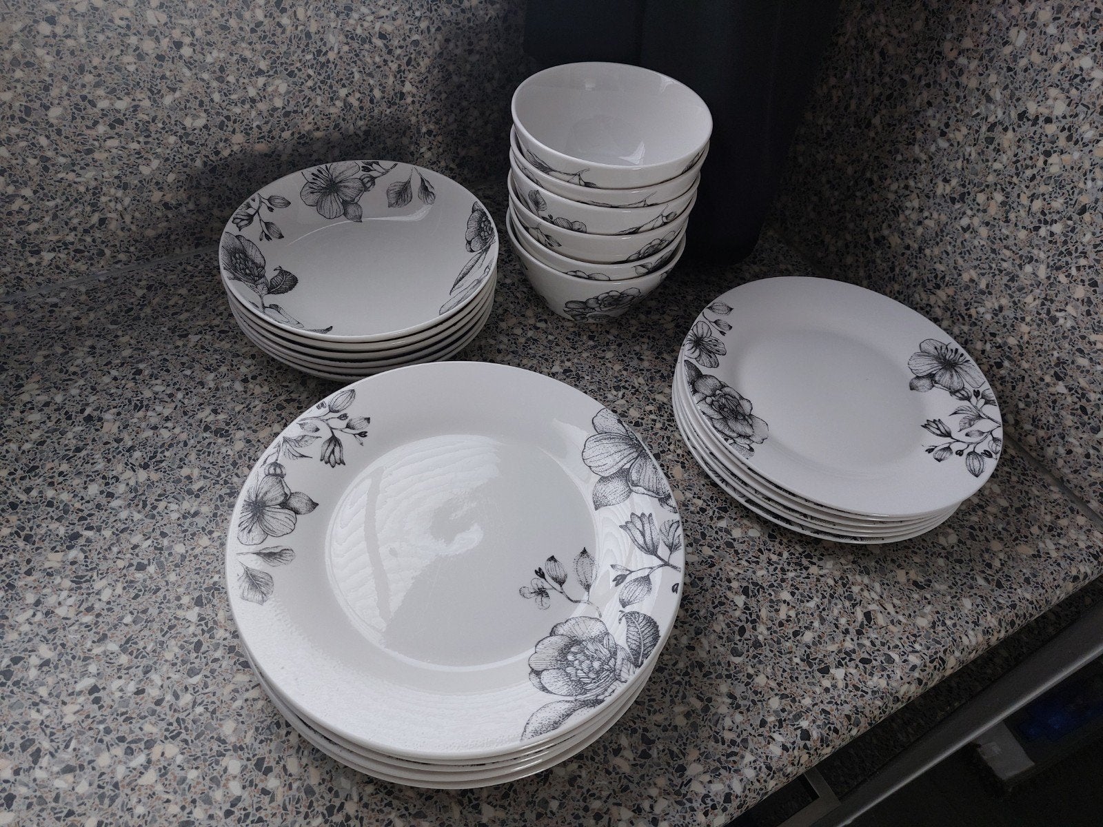 24-delig Okyama servies - Zo goed als nieuw, Ophalen, Overige merken, Keramiek, Zo goed als nieuw