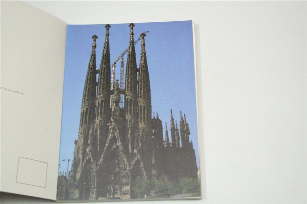 Antoni Gaudí — Modernismo Barcelona Ansichtkaarten Taschen, Ophalen of Verzenden, Gelezen