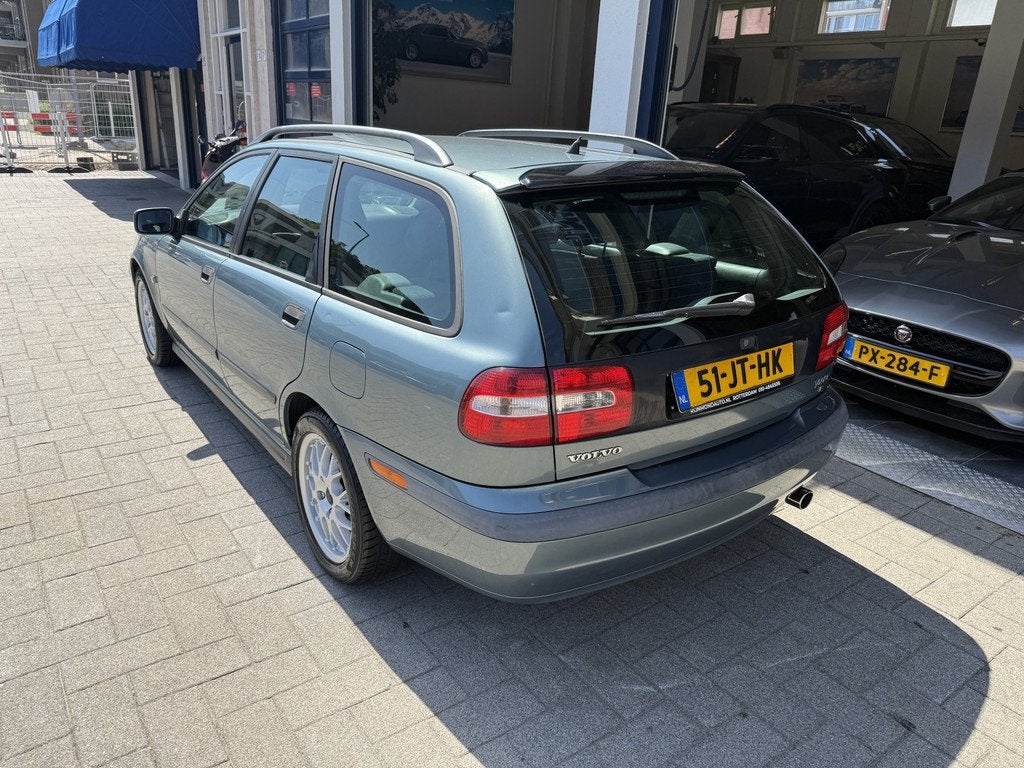 Volvo V40 1.8 Europa APK 8-2027 (bj 2002), Voorwielaandrijving, Gebruikt, 4 cilinders, Startonderbreker