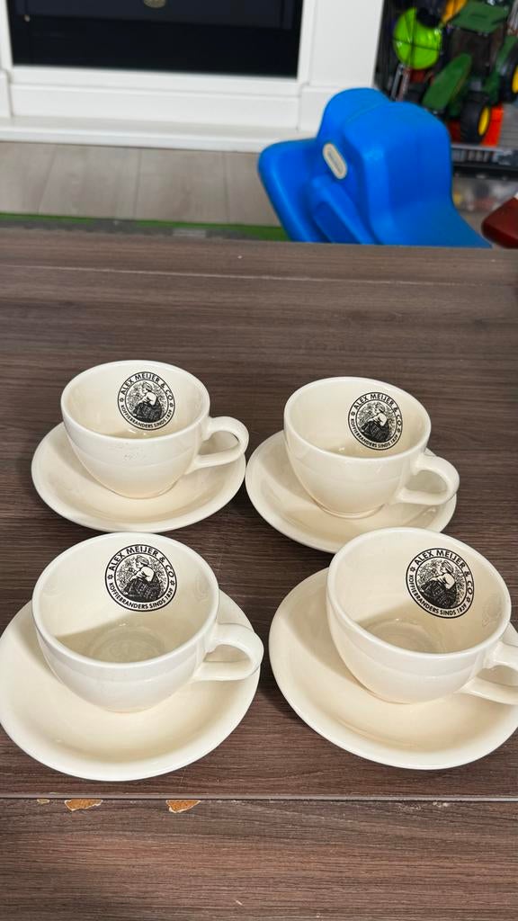4 Vintage Alex Meijer & Co koffiekopjes met schotels, Huis en Inrichting, Keuken | Servies, Gebruikt, Ophalen of Verzenden, Overige stijlen