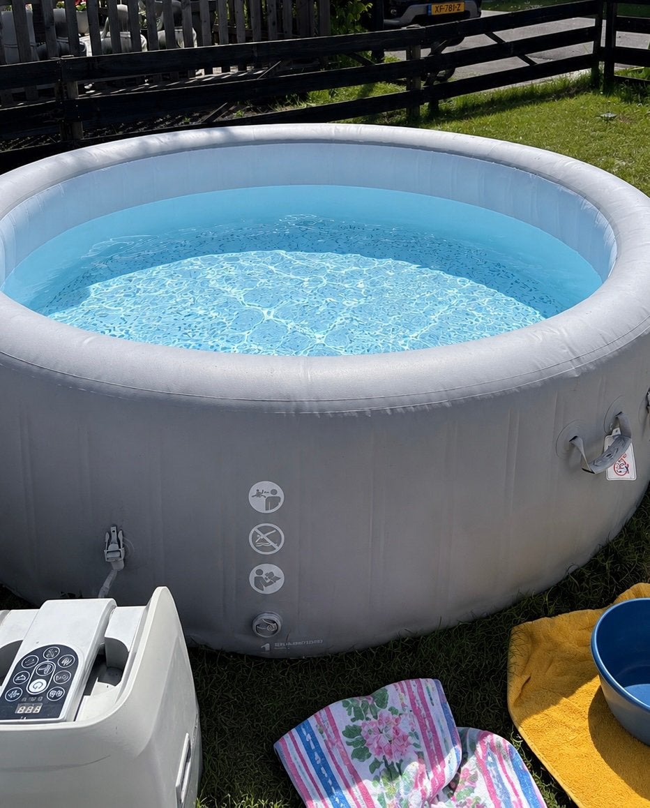 Jacuzzi lay-z-spa grenada, Ophalen, Zo goed als nieuw, Pomp