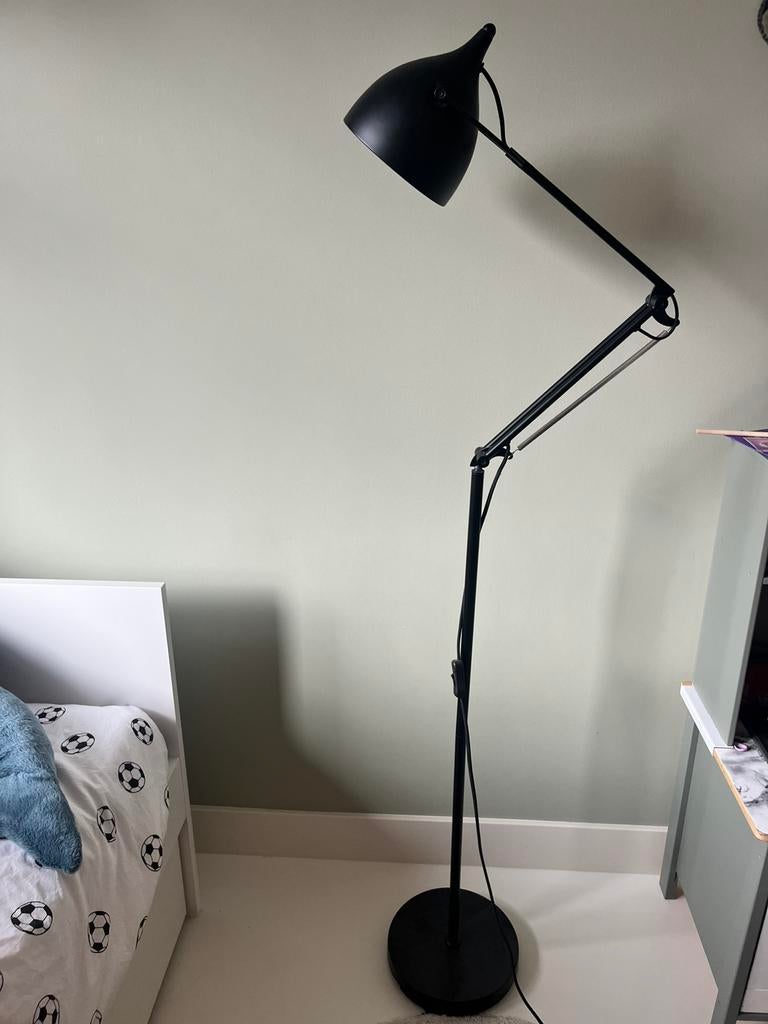 Vloerlamp leeslamp zwart verstelbaar, Huis en Inrichting, Lampen | Vloerlampen, Ophalen, Zo goed als nieuw, 150 tot 200 cm