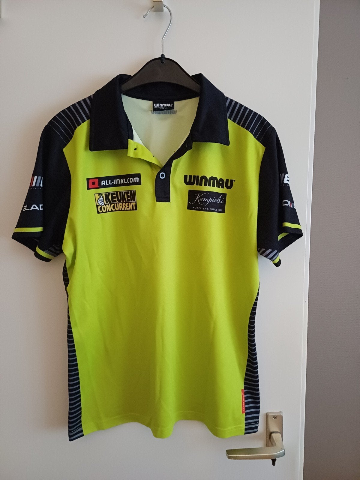 Winmau Michael van Gerwen dartsshirt - Maat M, Sport en Fitness, Ophalen of Verzenden, Zo goed als nieuw, Overige typen