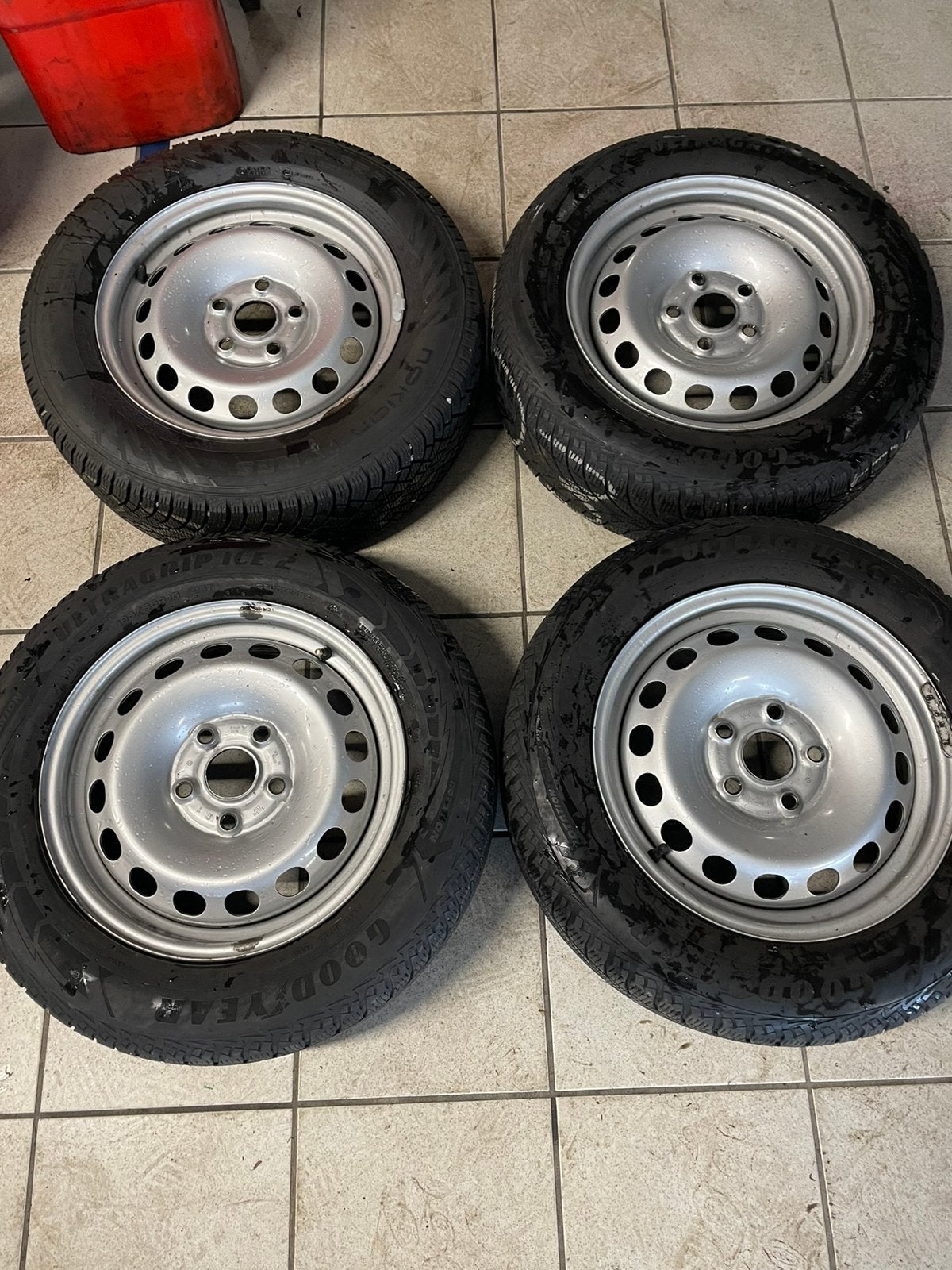 Vw Caddy velgen met winterbanden 195/65R15, Ophalen